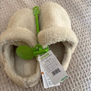CROCS Classic Cozy Sherpa Slip-On Slippers in Cream